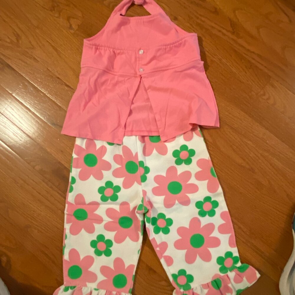 Kelly's Kids 2 pc set - Pink Halter Top w/ Flower Capri Pants - Size M (7/8) - Picture 2 of 10